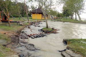 Osvald Gábor fotója egy korábbi balatoni áradásról