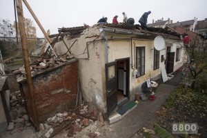 Beomlott egy lakóépület teteje Nagykanizsán